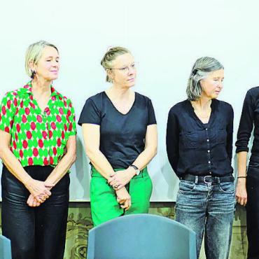 Heisse Themen literarisch vertiefen - Der gesamte Vorstand: (von links) Klaus Breuninger, Leonora Schulthess, Rosa Ritter, Theres Rütschi, Liliane Studer, Noëmi Schöb, Markus Iseli. FOTO: DOMINIQUE ULDRY