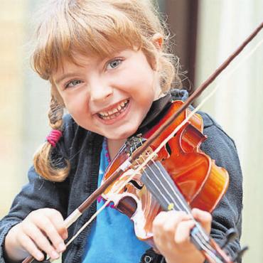 Musik und Gesang fördert das psychische Gleichgewicht für Jung und Alt - Ein Instrument zu lernen ist viel mehr als nur eine sinnvolle Beschäftigung. FOTO: ZVG