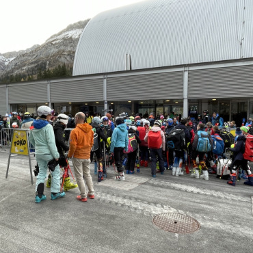 Andrang auf dem Glacier 3000 - Grossandrang am Samstagmorgen.    (Fotos: Anita Moser)