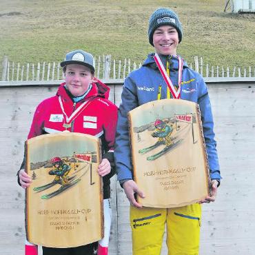 Dem Regen getrotzt – zwei Rennen zum Saisonschluss am Horneggli - Victoria Gallay vom Skiclub Rougemont und Lars Liechti vom Skiclub Zweisimmen waren dieses Jahr die beiden Tagesschnellsten. FOTOS: ZVG