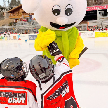 Saisonabschluss mit Snowli und Teilnehmerrekord - Voller Einsatz mit Unterstützung von Snowli.