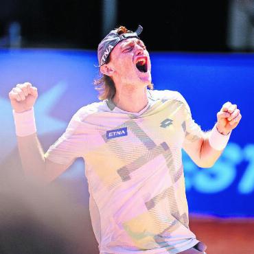 Schweizer Emotionen, internationale Überraschungen – Gstaad kommt in Fahrt - Qualifikant Ignacio Buse feierte seinen Sieg und den Einzug ins Achtelfinale. FOTOS: BREAKPOINT IMAGES/EFG SWISS OPEN GSTAAD 2025