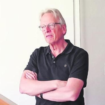 Schöne Abwechslung im Maison Claudine Pereira mit Gymnasiasten - Roland Neuhaus brachte mit den Gymnasiasten viel Freude ins Maison Pereira. FOTOS: RUTH ANNEN