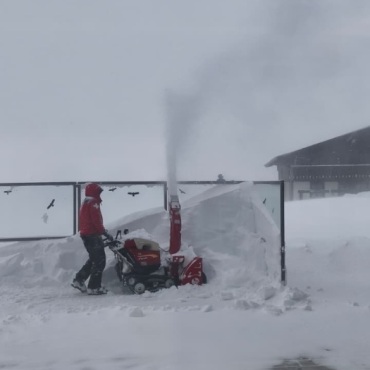 80 Zentimeter Neuschnee führt zu erhöhter Lawinengefahr - Beim Rinderbergspitz wurde fleissig Schnee geräumt, denn der Schnee kam massenweise. (Foto: René Schichan)