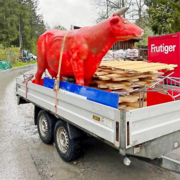 Am Mad Muni pogen die Punks frisch geduscht - Das Festivalmaskottchen ist auf dem Weg.