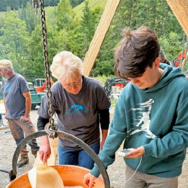 Alpkäsetradition sichtbar gemacht - Die Temperatur messen: Sind es schon 32 Grad?