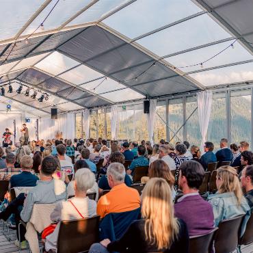 Klassikkonzert und Rave unter einem Dach sorgt für wechselseitige Begeisterung