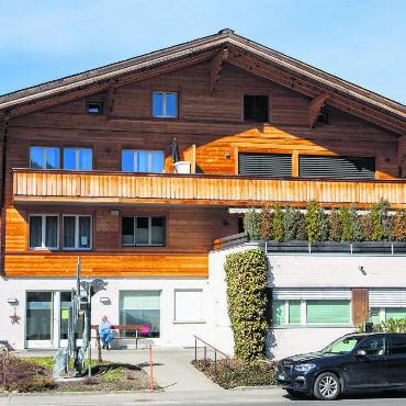 Pop-up-Notfallposten: Goodies für die Ärzte - In der Praxis Madora in Gstaad wird eine Pop-Up-Notfallstation eingerichtet. FOTO: JOCELYNE PAGE