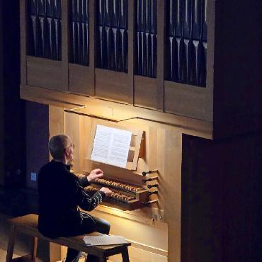 Benefizkonzert zugunsten von Blatten in der Franziskuskirche Zweisimmen - Ada van der Vlist Walker an der Orgel. FOTO: A. BROGLI