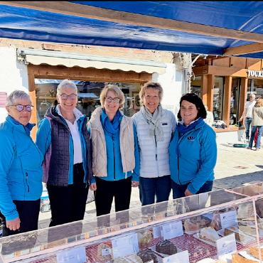 Ostermarkt in Saanen: ein Einblick in das lokale Leben - … öffentliches Engagement mit dem Frauenverein Saanen…