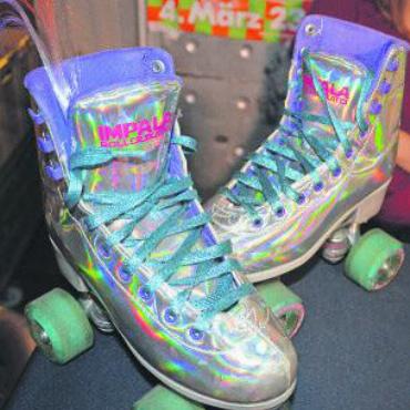 X-Day: ein Tag voller Spass und Action - Kleines Bild: Am Abend fand die Rollschuhdisco statt.