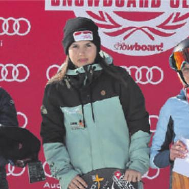 Schweizermeisterschaften im Boardercross - Mia Hauswirth (links) freute sich über ihren zweiten Rang neben der Siegerin Leana Bättig und Bignia Schulz auf Rang 3.