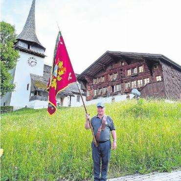 Super Veteran Jakob Walker ist neuer Gsteiger Fähnrich - Rechts: Der Fähnrich Jakob Walker. FOTO: ZVG