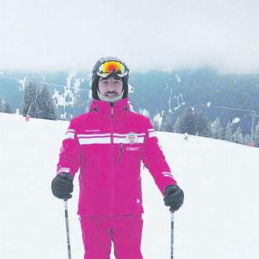 Durch und durch Unternehmer - Um sein Studium zu finanzieren, arbeitete er im Saanenland einige Winter als Skilehrer.