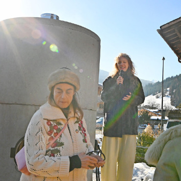 Kunst als Botschafterin - Maja Hoffmann (links) und Stefanie Hessler bei der Eröffnung der diesjährigen Elevation 1049 am vergangenen Wochenende.