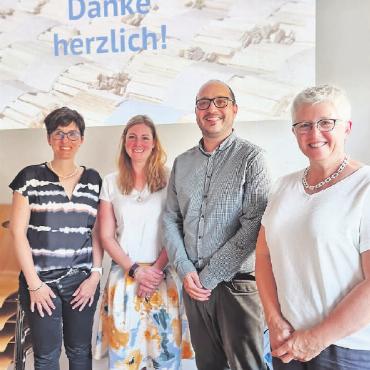 Ein Jahr mit grossen Veränderungen - Der Vorstand des Vereins Bergquelle: v.l. Cornelia Wittwer (Soziales), Patricia Matti (Immobilien), Adrian Di Camillo (Vizepräsident und Finanzen) sowie Präsidentin Beatrice Zeller. FOTO: ZVG