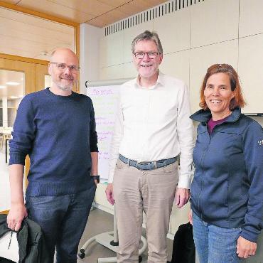 Freiwilligenarbeit vernetzen – im Saanenland tut sich was - Seit über einem Jahr kümmert sich das Projektteam um das Thema Freiwilligenarbeit: (von links) Hanspeter Reichenbach, Hans-Heini Winterberger, Katrin Espiasse.