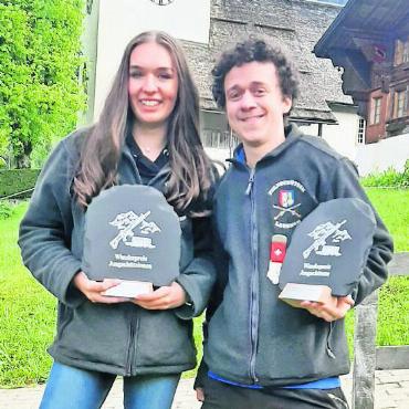 Viele Teilnehmende am grössten Schützenfest der Welt - Beste Jungschützen: Nora von Siebenthal und Elia Lustenberger