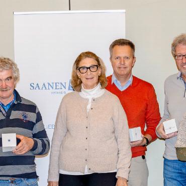Barbara Matti und Jürg von Allmen gewinnen den diesjährigen Saanen Bank Jass - V.l. Ueli Matti, Peter Brand, Toni von Grünigen, Barbara Matti, Jürg von Allmen, Renato Bulfon, Rebekka Ballif-Brand und Frank Wiedmer. FOTO: CORINNA MÜLLER