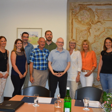 Spitex mit ständigen Neuerungen und Anpassungen konfrontiert - Vorstand des Spitex-Vereins  Saane-Simme: (v.l.) Ariane Matti (neues Vorstandsmitglied),  Nicole Perreten, Urs Kernen  (Geschäftsleiter a.i.), Martin Bühler, Alexander Gäumann (Vizepräsident), Yves Allensbach (Leiter Finanzen und Administration), Anne Speiser (Präsidentin), Ruth Addor  (austretendes Vorstandsmitglied), Ariane Beetschen (Leiterin  Pflegedienst). (Foto: AVS)