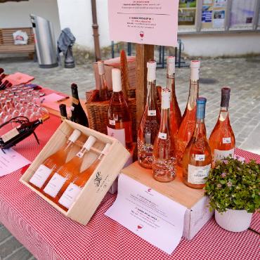 Sowohl Sonnenschein als auch Wind und Regen am Saaner Sommerfest - Einladung zur Weinprobe.
