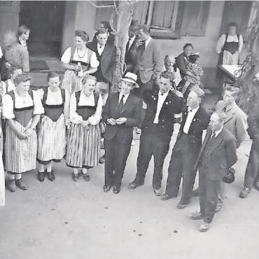 100 Jahre Chörli Lauenen - Das Chörli Lauenen in den 1950er-Jahren (links) und im Jahr 1966.