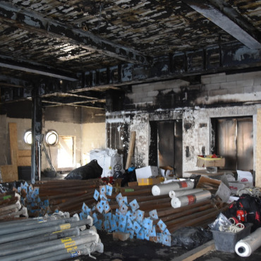 Andrang auf dem Glacier 3000 - Das Innere des Restaurants wurde vom Brand zerstört. Die Brandursache ist noch Gegenstand der Ermittlungen. 
