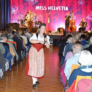«Miss Helvetia»: «Volksmusig on the Rocks» - Mitten in der Menge.