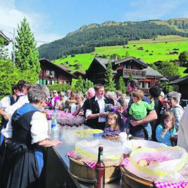 Jahresrückblick 2024 – Kultur, Gesellschaft und Umwelt: Vieles hat sich bewegt - Die Kirche Lauenen lud im September 2024 zur 500-Jahr-Feier ein. FOTO: VRENI MÜLLENER