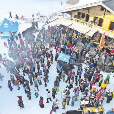 Der TanzBär ist definitiv aus dem Winterschlaf erwacht! - Ausgelassene Stimmung beim TanzBär.