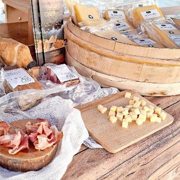 Für jeden Marktbesuchenden ein Lieblingskäse - Für Käse- und Fleischliebhaber gab es so einiges an feinen, würzigen Esswaren zu probieren.