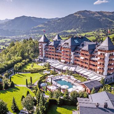 Nadine Friedli ist Hotelière des Jahres - Das The Alpina wurde im Falstaff Hotel Guide 2025 mit 100 Punkten ausgezeichnet. FOTO: ZVG