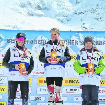 Saisonende mit vielen Podestplätzen - Noemie Reichenbach (Mitte) fuhr während der gesamten Saison zumeist der Konkurrenz davon, so auch am letzten Wochenende in Grindelwald.