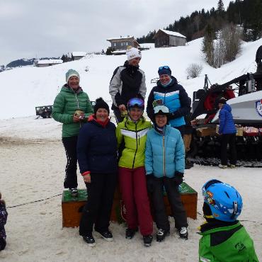 Zufriedene Gesichter am Skiclubrenntag an der Hublen