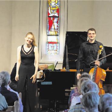 Vielseitiges Cello - Am dritten Matinée des Jeunes Etoiles begeisterte Friedrich Thiele am Cello mit Begleitung der Pianistin Elisabeth Brauss. FOTOS: RAPHAEL FAUX/GSTAADPHOTOGRAPHY.COM