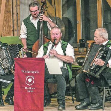 Gewaltige Akustik liess die Alphorntöne schwingen - Die Familienkapelle Walker aus Gsteig rundete die Konzerte ab.
