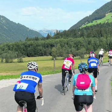 Premiere für die Gstaad Velo Classic - Niemand war allein unterwegs. FOTO: FRANK MÜLLER