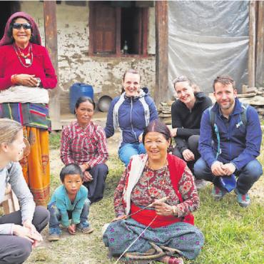 Brocante und Bilderauktion - Das Dolpo-Care-Team vor Ort in Dolpo, Nepal. FOTO: ZVG