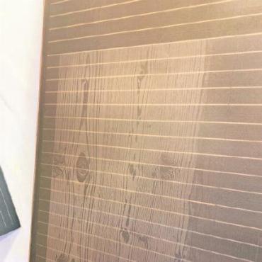 Solarenergie im Saanenland: ja, aber… - Die Modulentwicklung steht nicht still: Auch Solarpanels im Holzdesign sind mittlerweile erhältlich.