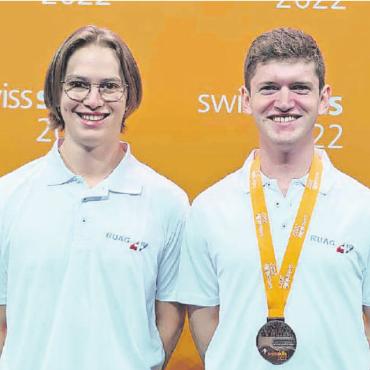Flurin Müller um ein Haar im SwissSkills-Halbfinale - Flurin Müller (links) und der drittplatzierte Pascal Pfäffli an den SwissSkills Bern. FOTOS: DOMINIK BUCHS
