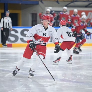 «Ich erinnere mich sehr gerne an meine ‹Lehrjahre› beim HC Gstaad-Saanenland» - Youness Althaus aus Schönried darf sich seit dem 17. März Schweizermeister nennen. Mit dem U20-Top-Team Valais-Wallis Future errang er in Dübendorf den begehrten Titel. (Fotos: ZVG)