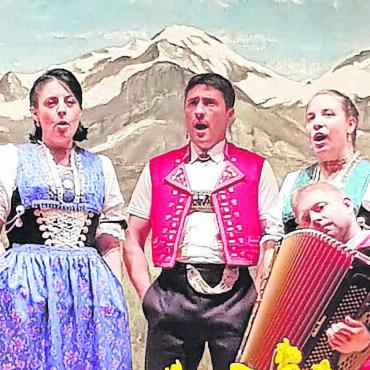 Hervorragende Uraufführung des «1.-August-Jutz», eingebettet in ein stilvolles Jodlerkonzert - Links: Die Jodlerinnen und Jodler der Gruppe «Hirschberg», Appenzell, sind vielseitig und traditionell «onderwegs». Mit viel Humor und Liebe zum Jodelgesang erfreuten sie das Publikum mit ihren gewinnenden Wesen sowie ihren sprachlich und musikalisch unnachahmlichen Jodelvorträgen. Mit dem Zäuerli «em Nold zlieb» bauten sie im wahrsten Sinne des Wortes eine Brücke vom schönen Appenzellerland in die noch schönere Lauenen!