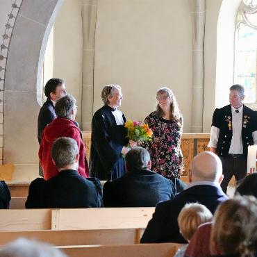 Carola Watts in Lauenen installiert - Der Kirchgemeinderat Lauenen bekräftigte bei der Installation von Pfarrerin Carola Watts seine Unterstützung für den gemeinsamen Weg.