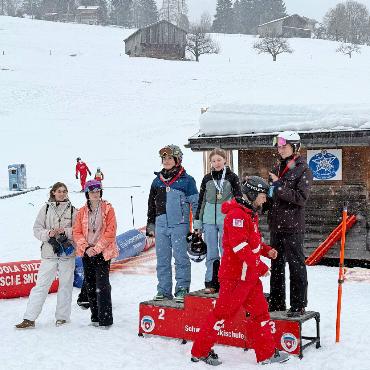 Zehn Mal deux – wenn Ski- und Sprachunterricht auf der Piste zusammentreffen