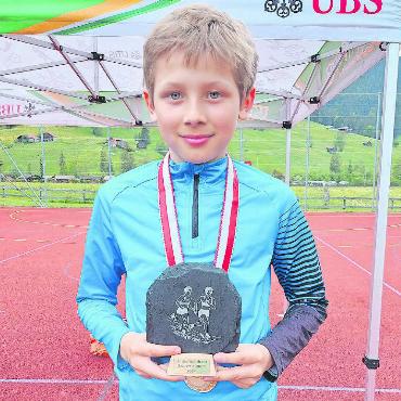 Vier verschiedene Wettkämpfer:innen konnten den Titel «Gschwindscht/i Saaner/i» zu sich nach Hause holen - … und ihr Bruder Luca als Tageschnellster im 1000-Meter-Lauf.