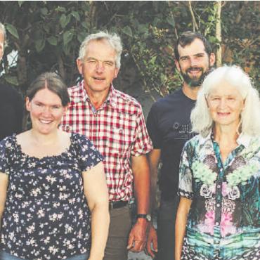 Evangelisch-methodistische Kirche wird zum Glaubenszentrum Saanenland - Das sechsköpfige Leiterteam (von links): Simon Mösching, Olga Reichenbach, Ruedi Trachsel, Lukas Welten, Esther Reichenbach und Christoph Stähli. FOTO: ZVG