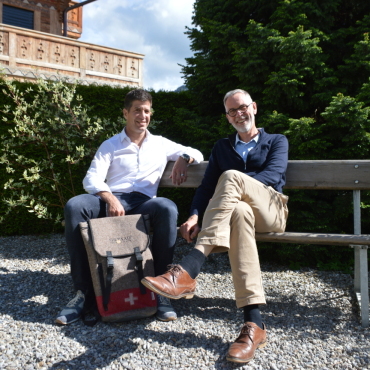Gemeinsam zur Tourismus­strategie - Tourismusdirektor Flurin Riedi (links) und GST-Vizepräsident Richard Müller freuen sich schon auf die Inputs für die neue Tourismusstrategie 2025–2029. Sie soll für alle Beteiligten stimmen, daher dürfen auch alle Beteiligten mitwirken.  (Foto: Sonja Wolf)