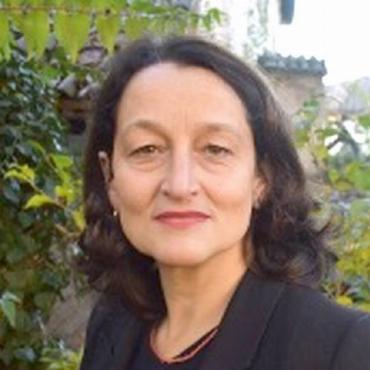 Die Spurensuche einer Tochter nach dem rätselhaften Verhalten der Mutter - Die Autorin Christiane Vescoli.