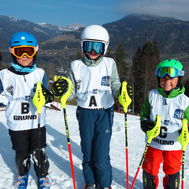 Top Wettkampfbedingungen, Sonnenschein, starke Rennfahrer und ein Fest à la Skiclub Grund