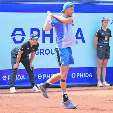 Leandro Riedi im Achtelfinal - Leandro Riedi begeisterte das Publikum mit schnellem Tennis und Nervenstärke. Er wird im Achtelfinal wieder zu sehen sein. FOTOS: JENNY STERCHI